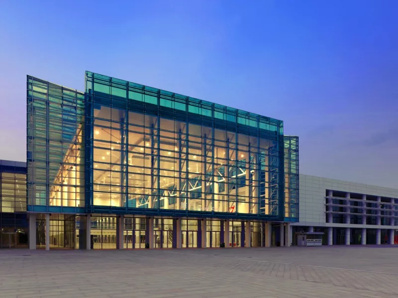 Viegla tērauda rāmja prefab metāla ēkas tērauda konstrukcijas konferenču zāle
